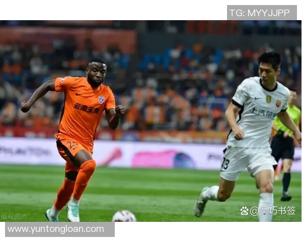 争议判罚引发热议哪位足球明星成为焦点人物